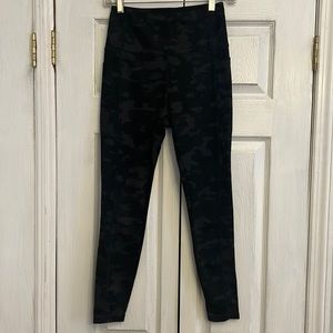 Danskin Black Camo Leggings with pockets size Small